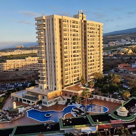 Skyline View Apartment - Free Private Parking Including & Guest Bonus 阿德耶 外观 照片