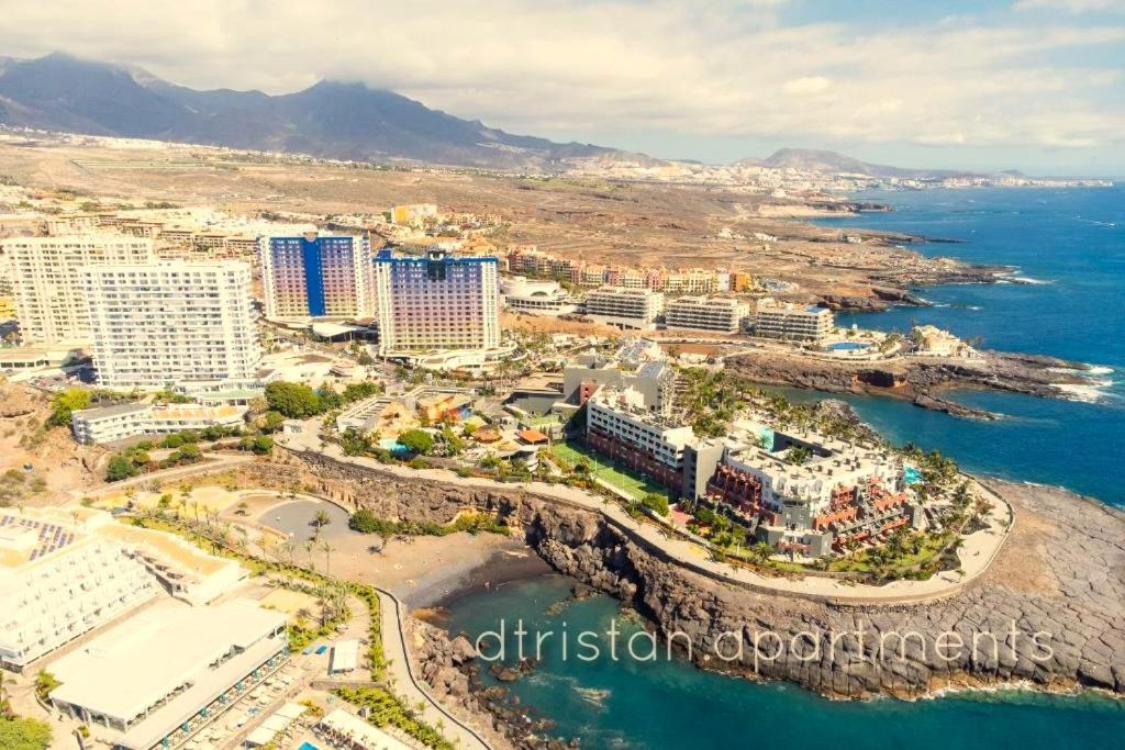Skyline View Apartment - Free Private Parking Including & Guest Bonus 阿德耶 外观 照片