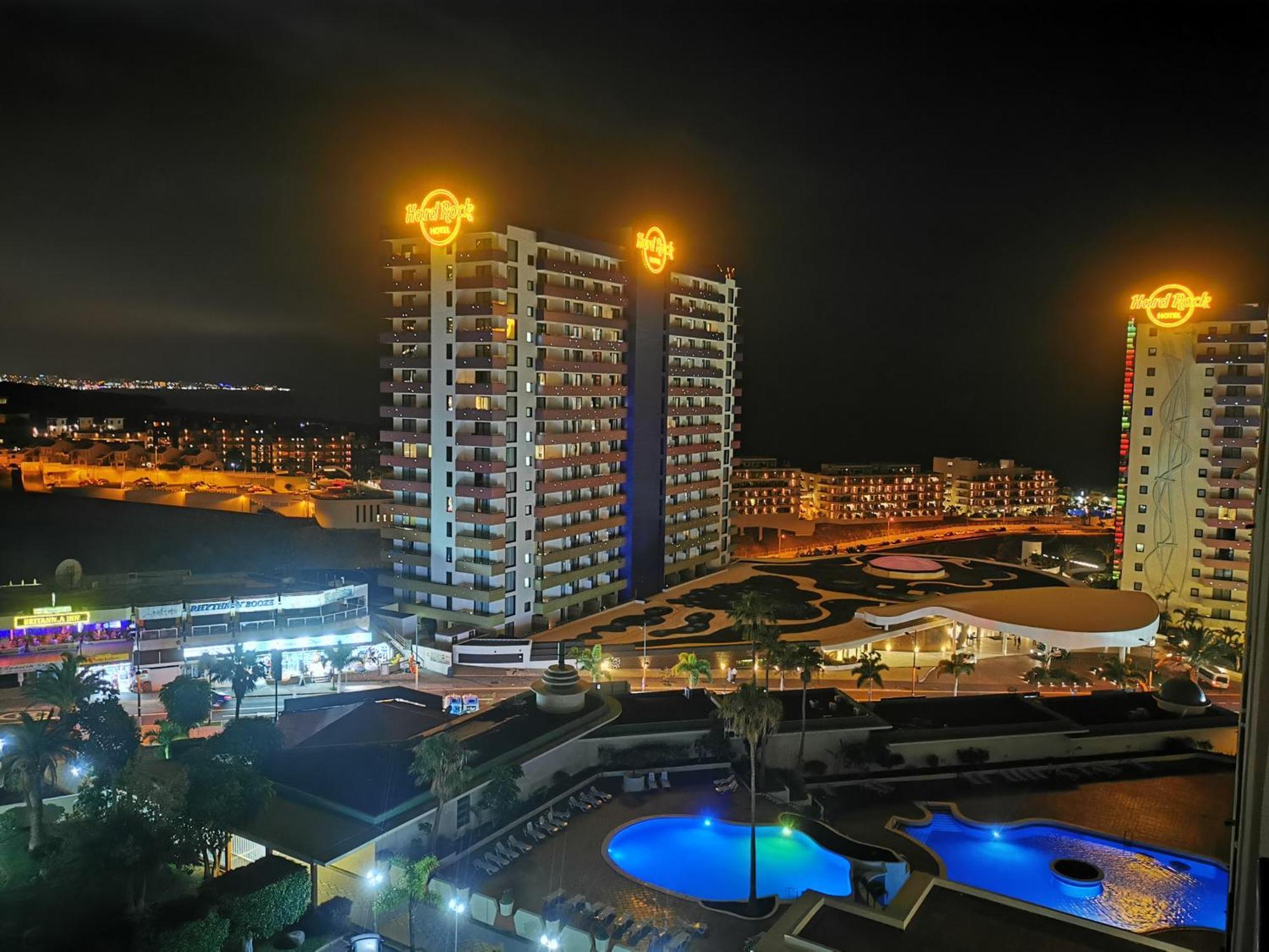Skyline View Apartment - Free Private Parking Including & Guest Bonus 阿德耶 外观 照片