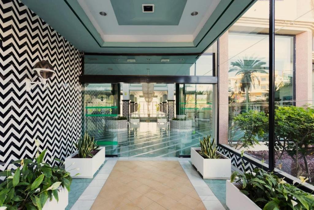 Skyline View Apartment - Free Private Parking Including & Guest Bonus 阿德耶 外观 照片