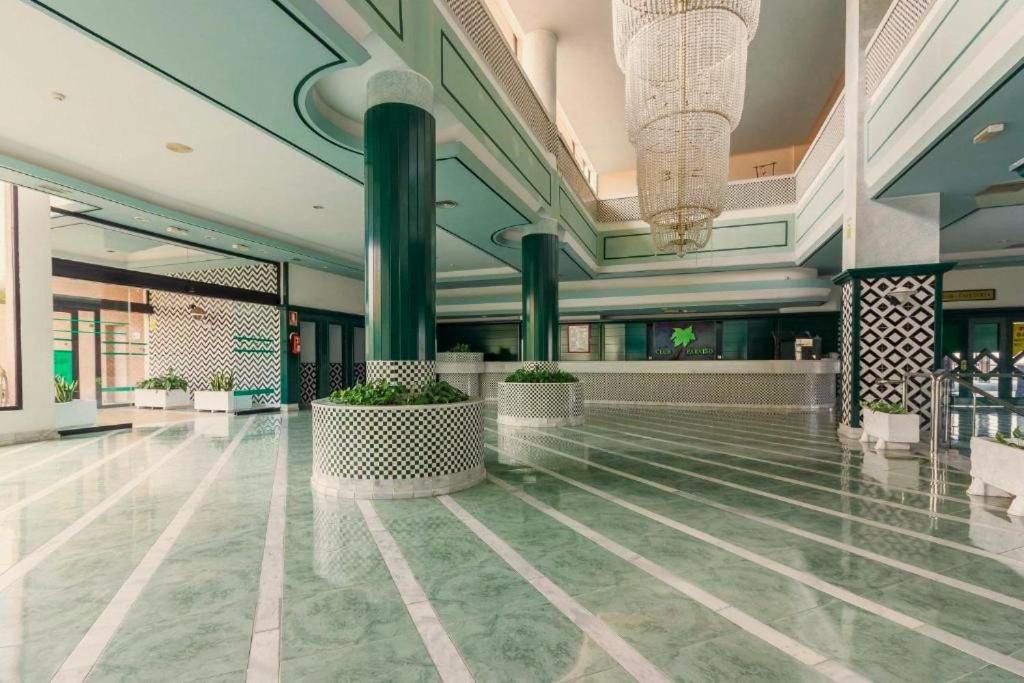 Skyline View Apartment - Free Private Parking Including & Guest Bonus 阿德耶 外观 照片