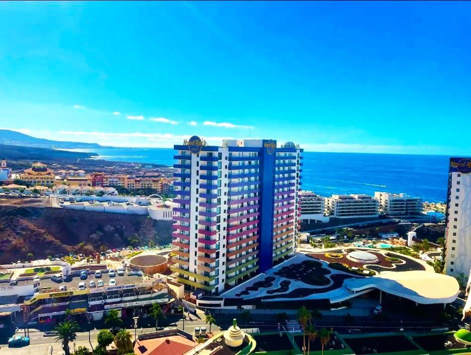 Skyline View Apartment - Free Private Parking Including & Guest Bonus 阿德耶 外观 照片