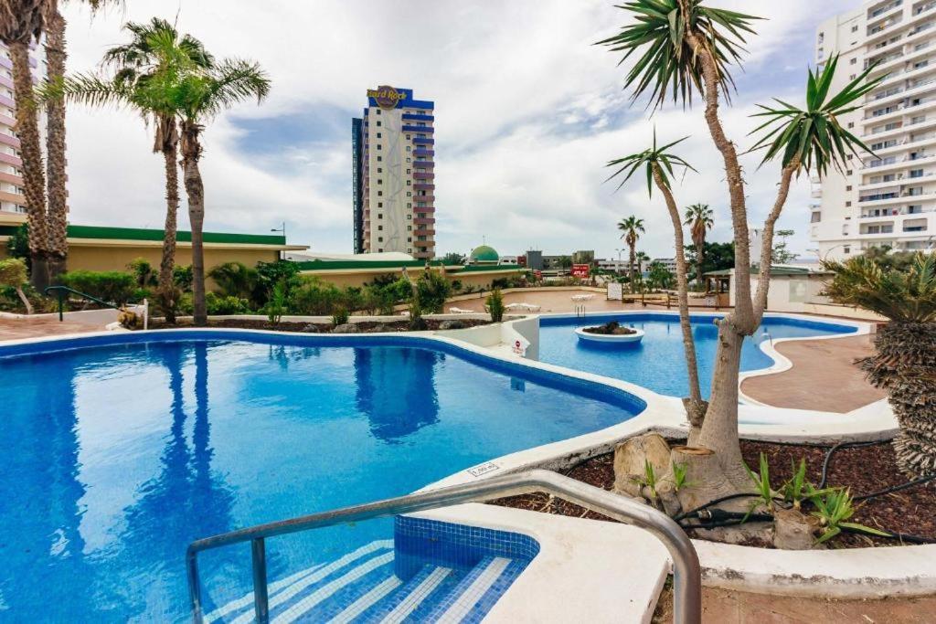 Skyline View Apartment - Free Private Parking Including & Guest Bonus 阿德耶 外观 照片