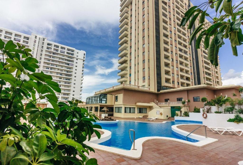 Skyline View Apartment - Free Private Parking Including & Guest Bonus 阿德耶 外观 照片