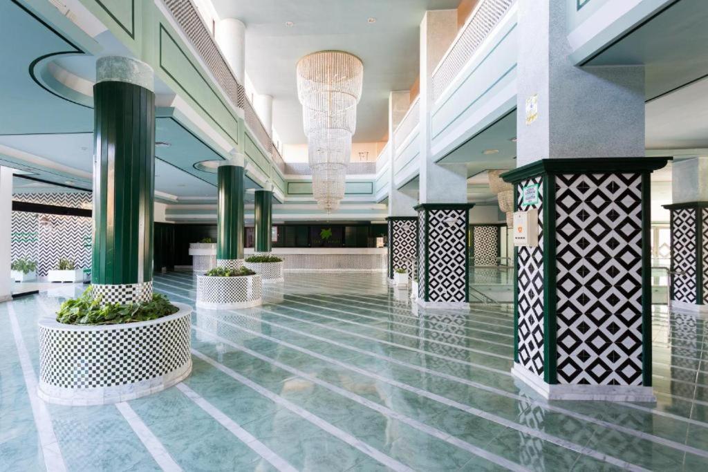 Skyline View Apartment - Free Private Parking Including & Guest Bonus 阿德耶 外观 照片