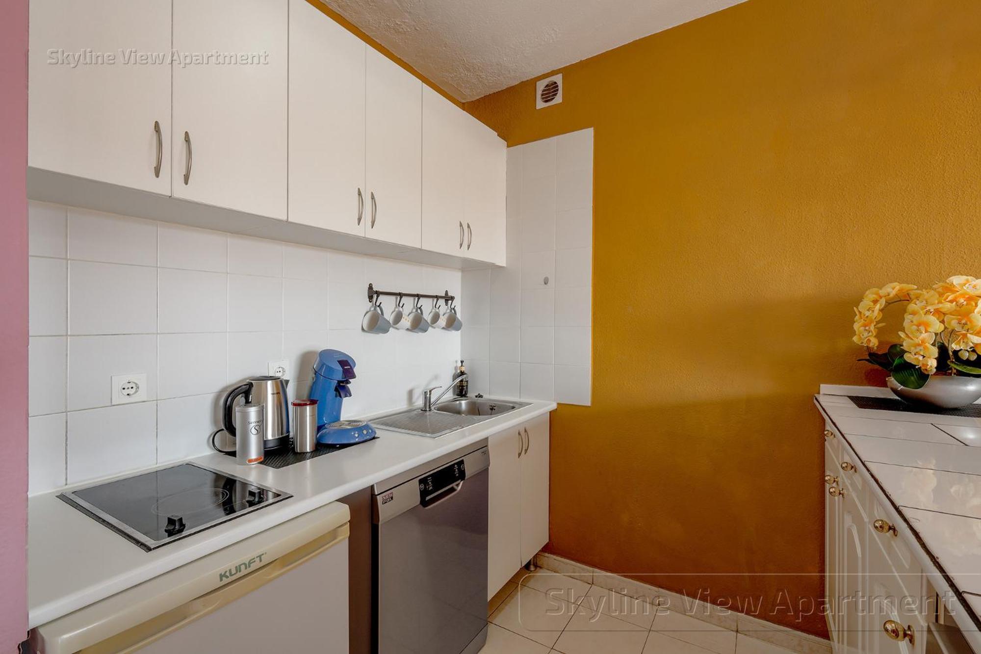 Skyline View Apartment - Free Private Parking Including & Guest Bonus 阿德耶 外观 照片