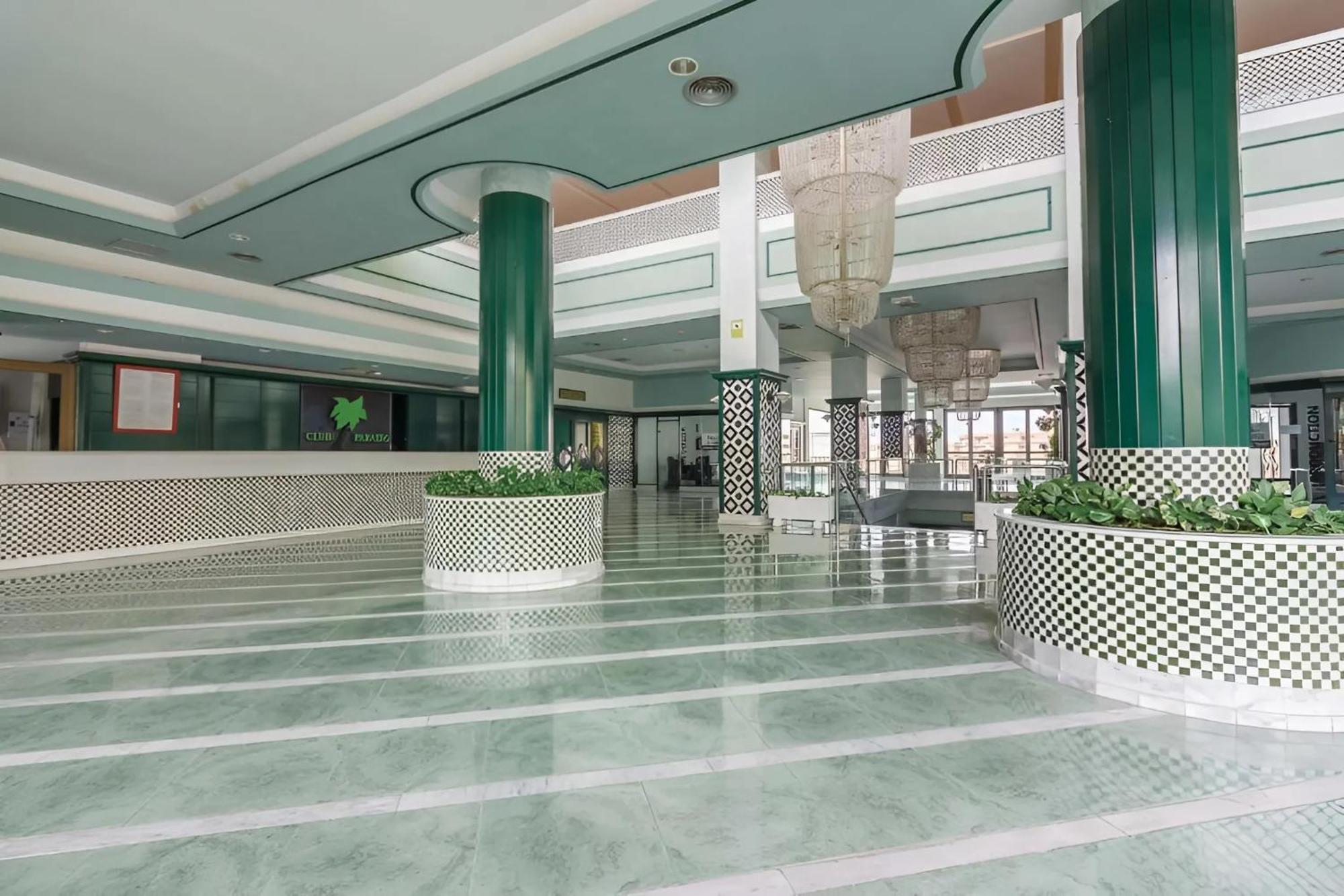 Skyline View Apartment - Free Private Parking Including & Guest Bonus 阿德耶 外观 照片