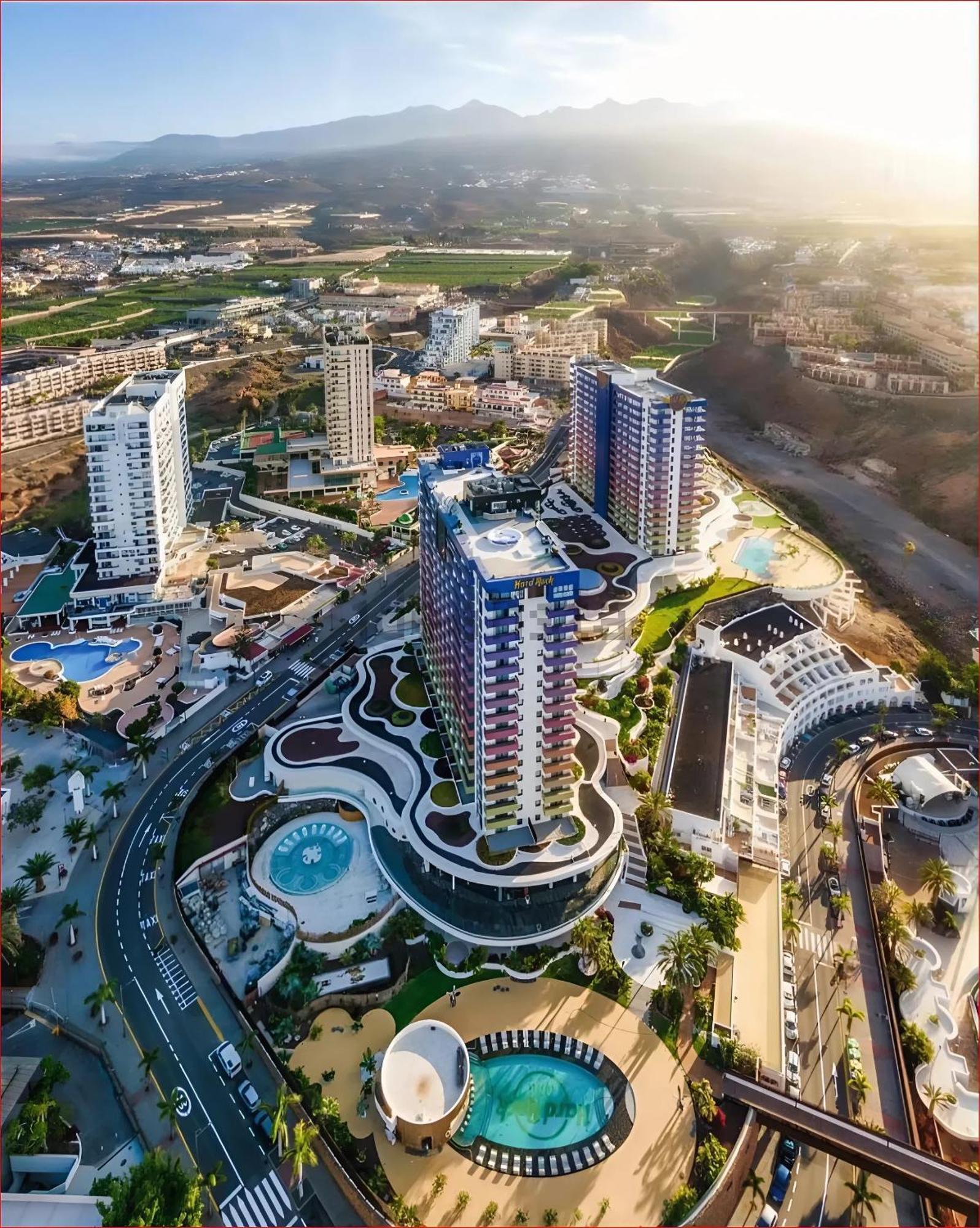 Skyline View Apartment - Free Private Parking Including & Guest Bonus 阿德耶 外观 照片